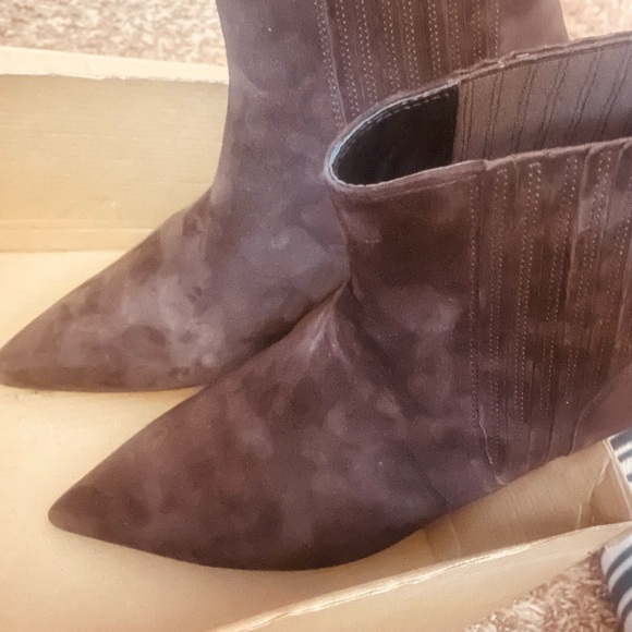 Chocolate brown suede Veronica beard Ankle Boots! - Picture 4 of 10